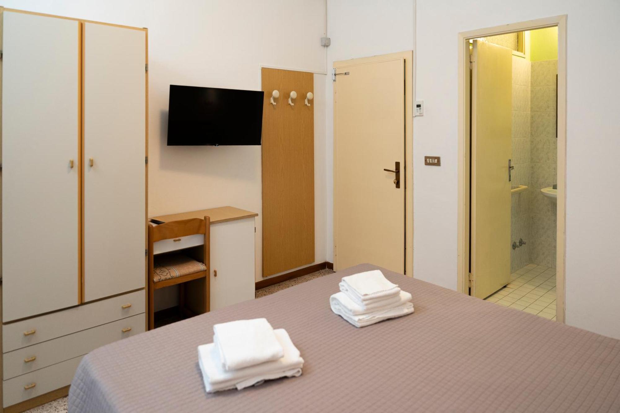 Basic Triple Room