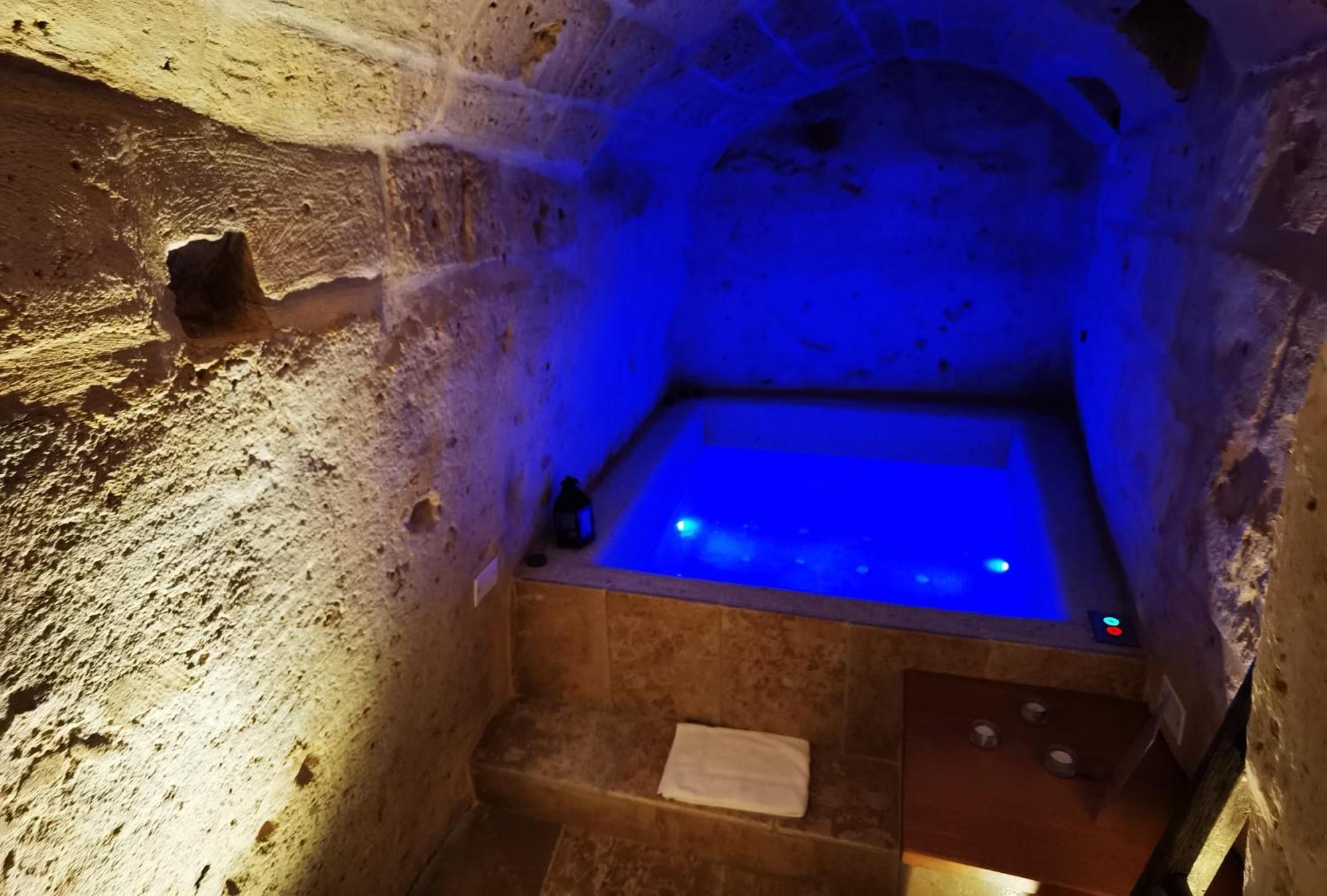 Queen Room Spa Bath