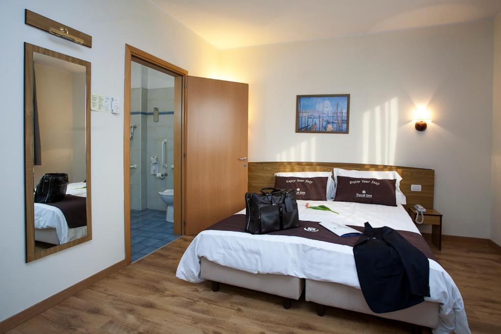 Camera Standard con 1 Letto Queen-Size e 1 Letto Singolo