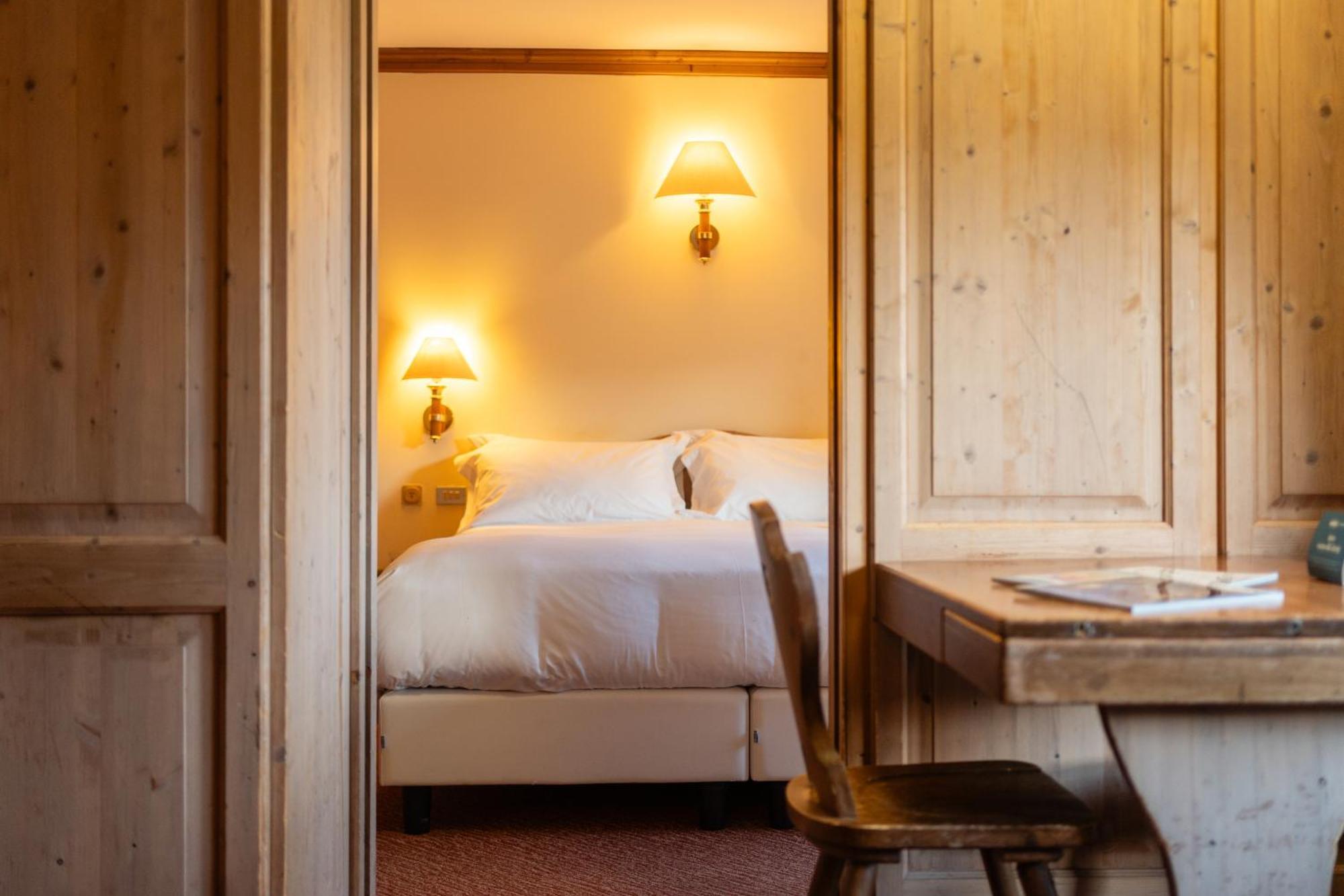 Superior Double or Twin Room Mountain View