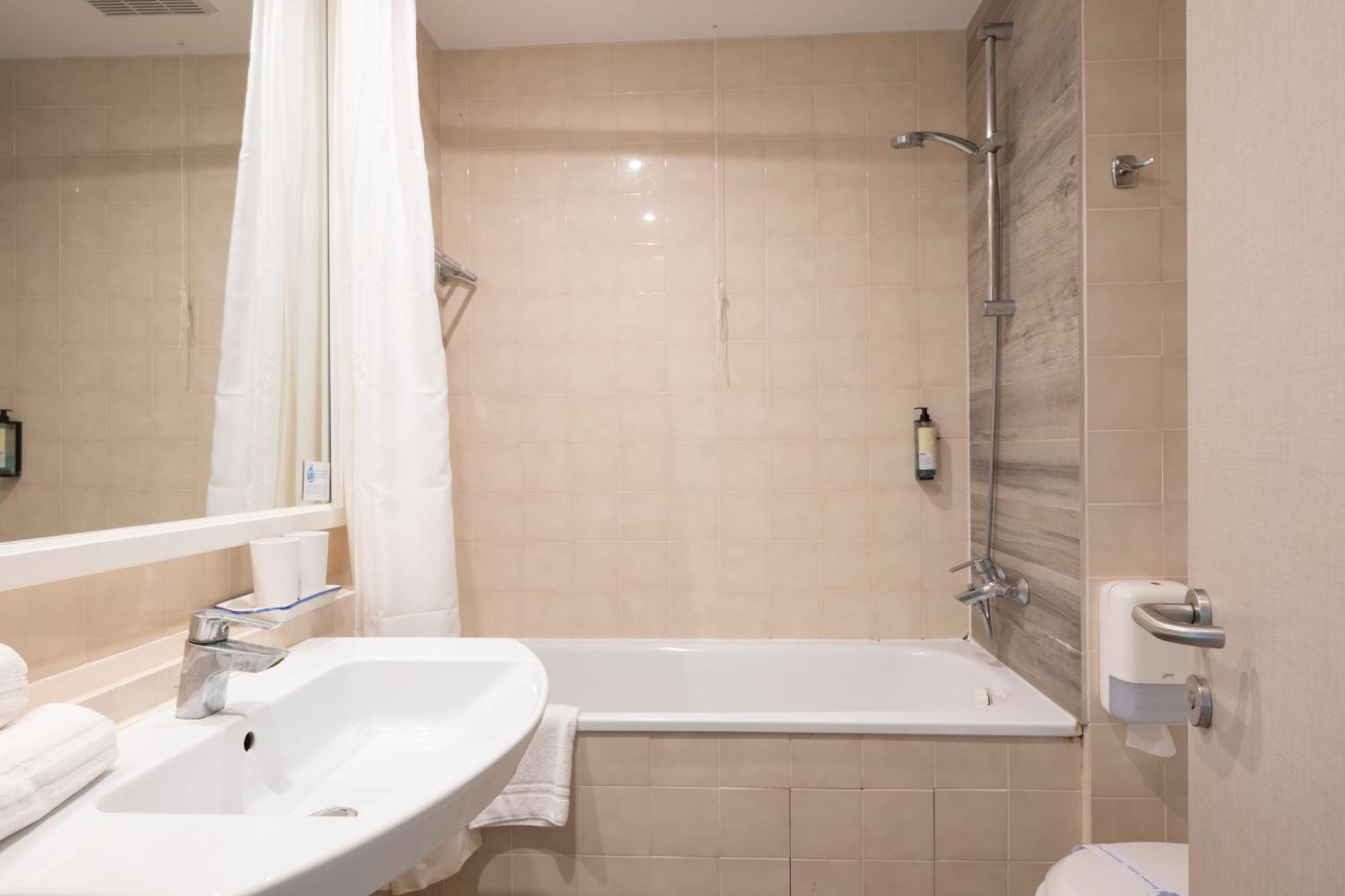 Triple Room,1766012870:JPEG