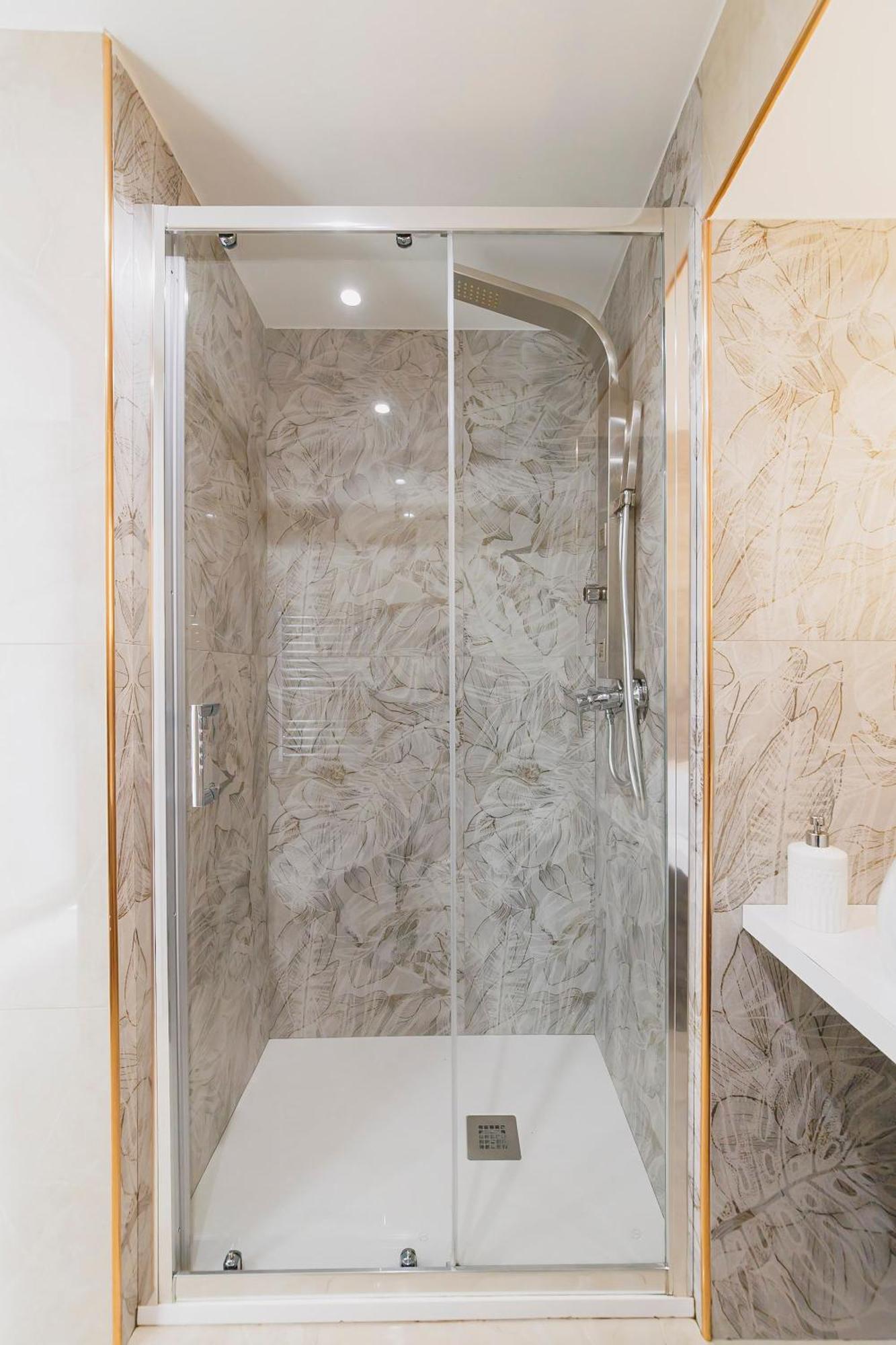 King Room Spa Bath