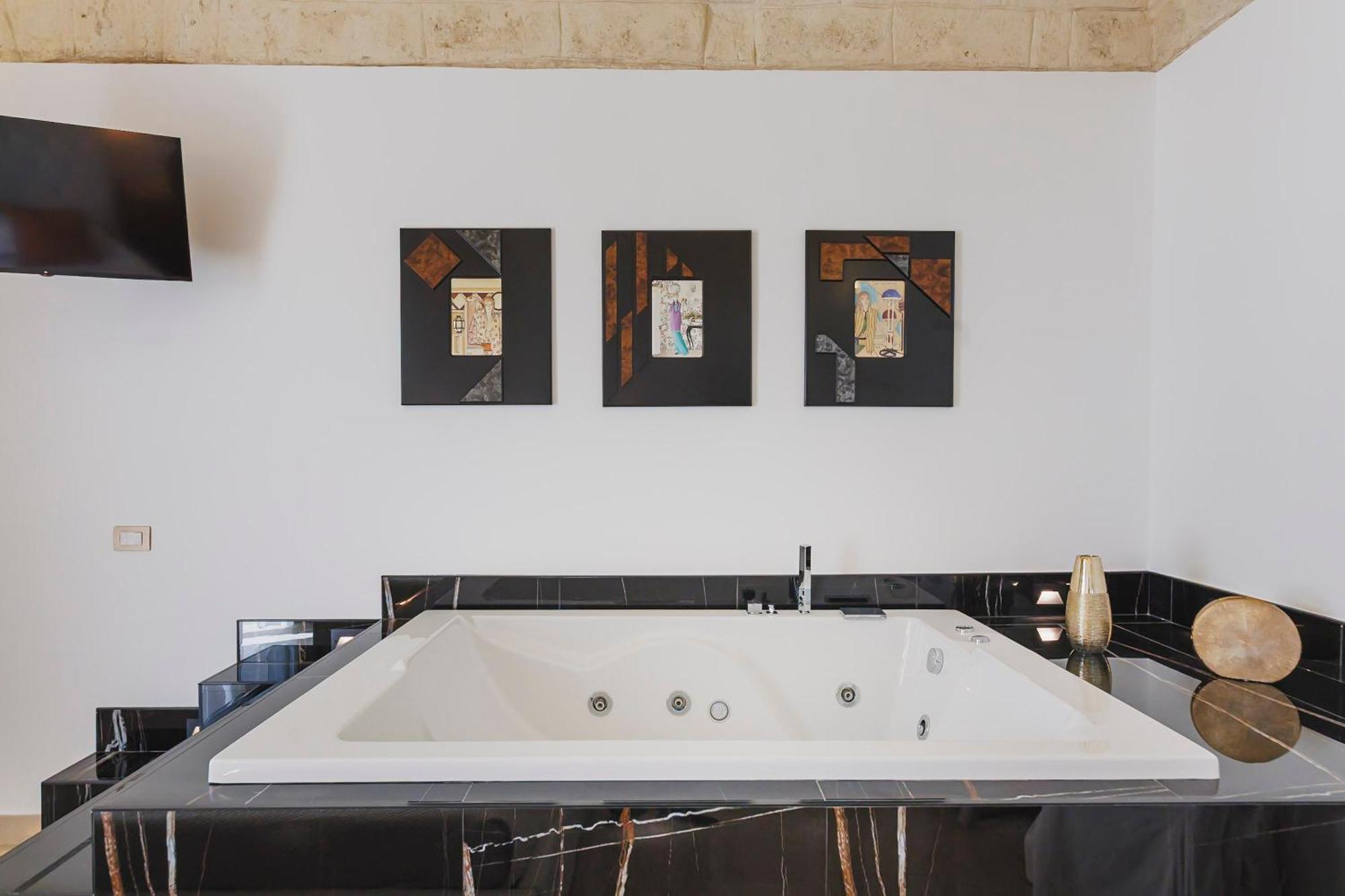Queen Room Spa Bath