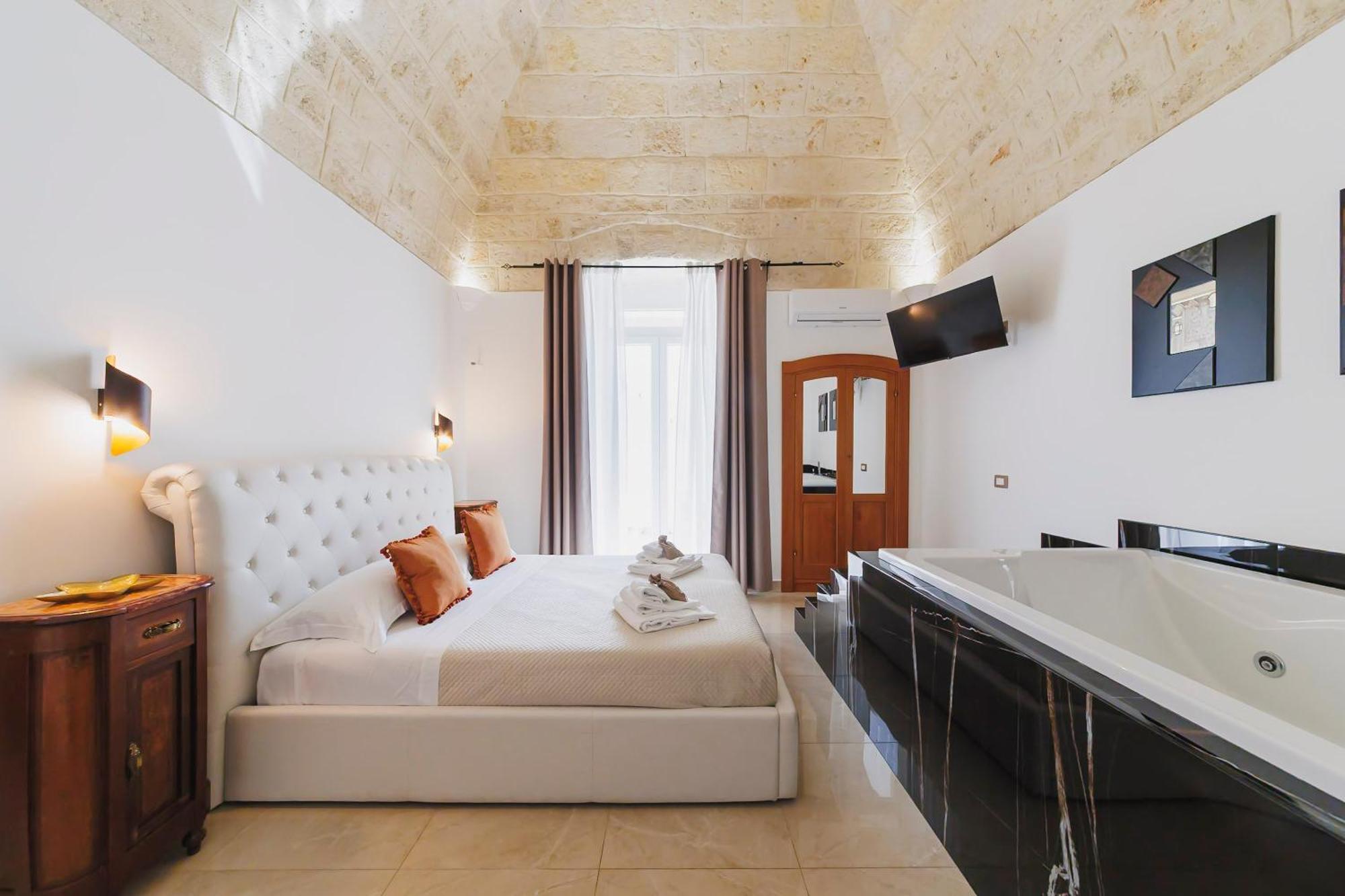 Queen Room Spa Bath