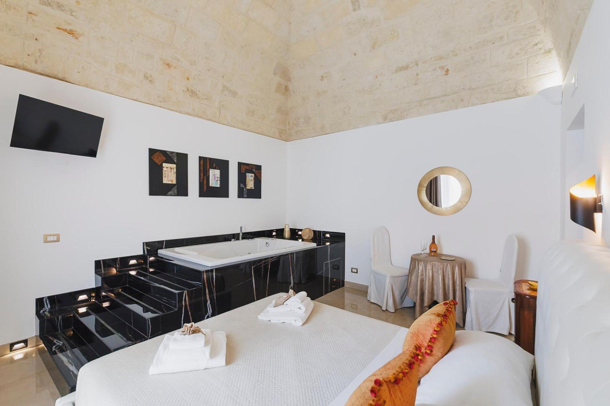 Queen Room Spa Bath