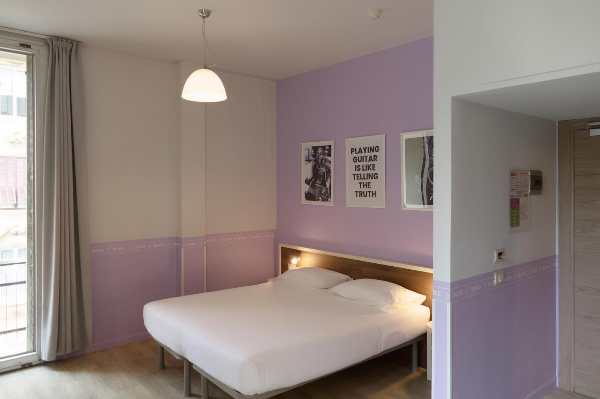 Large Comfort Room One Queen Bed One Bunk Bed Non-Smoking