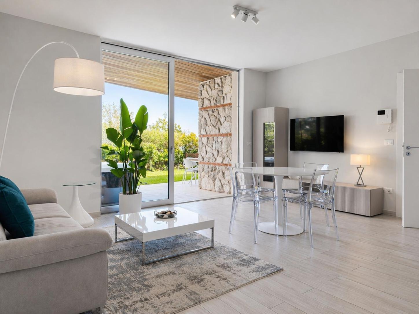 Deluxe Two-Bedroom Apartment Garden View