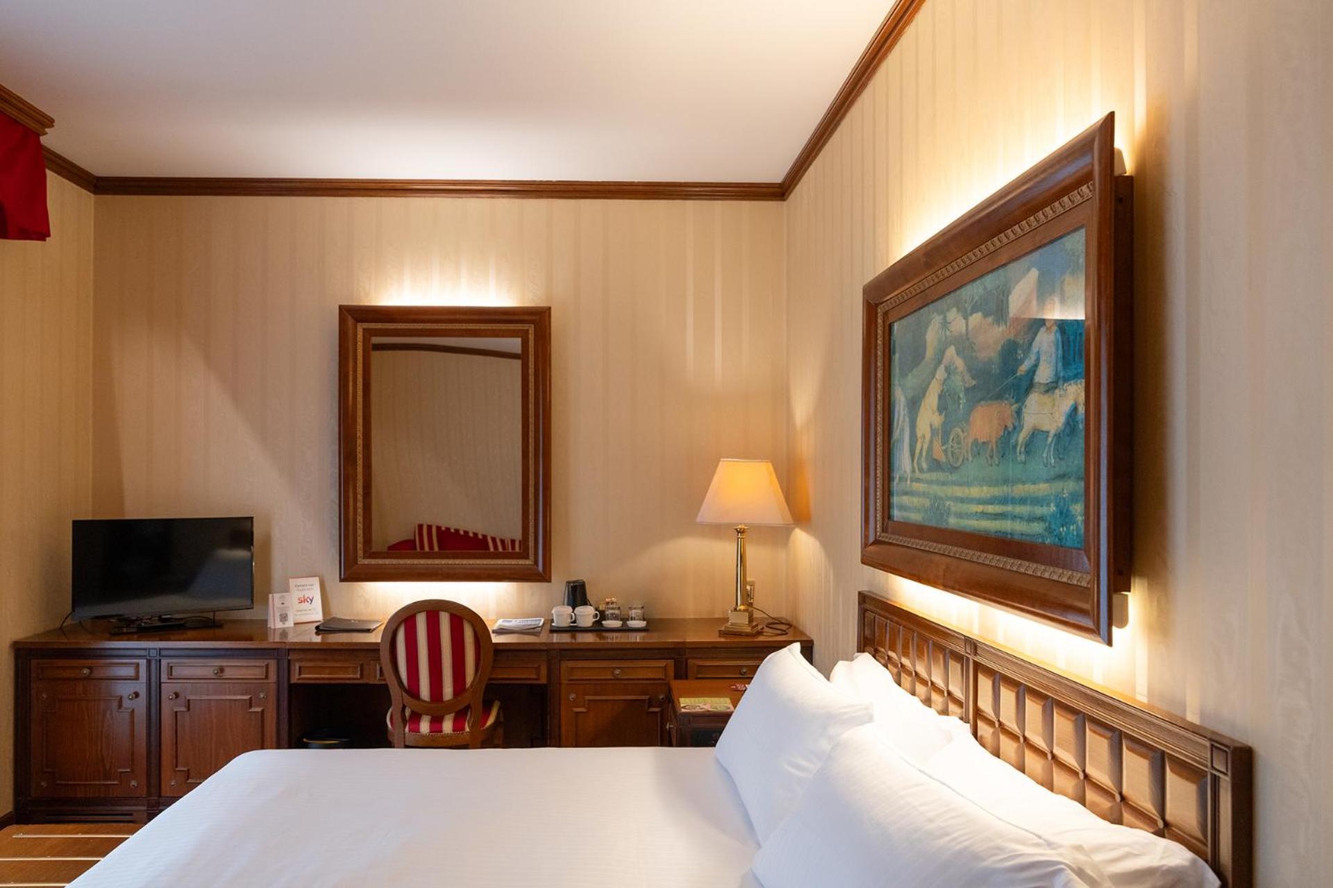 Deluxe Double or Twin Room
