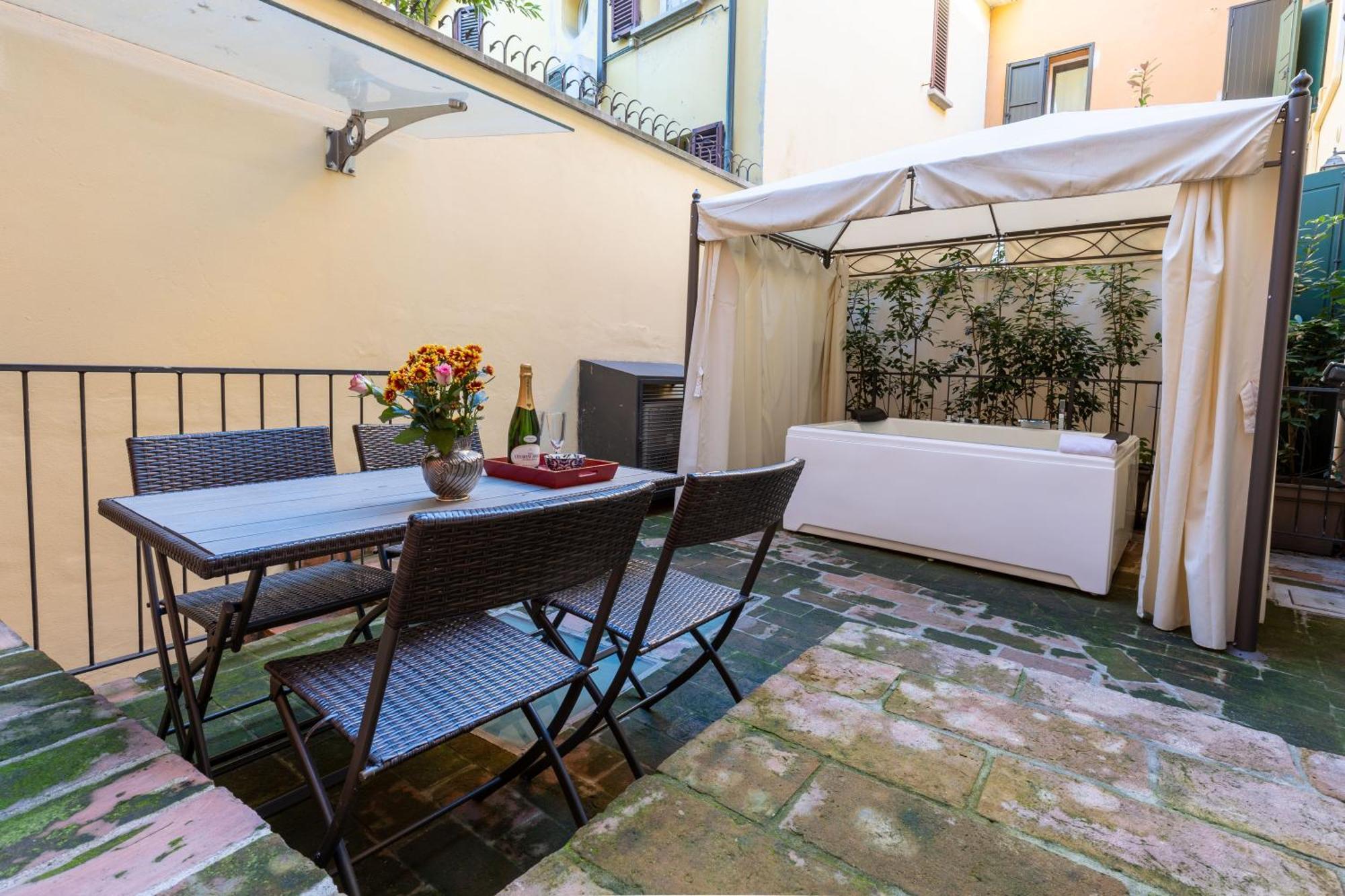 Studio Terrace external Spa Bath