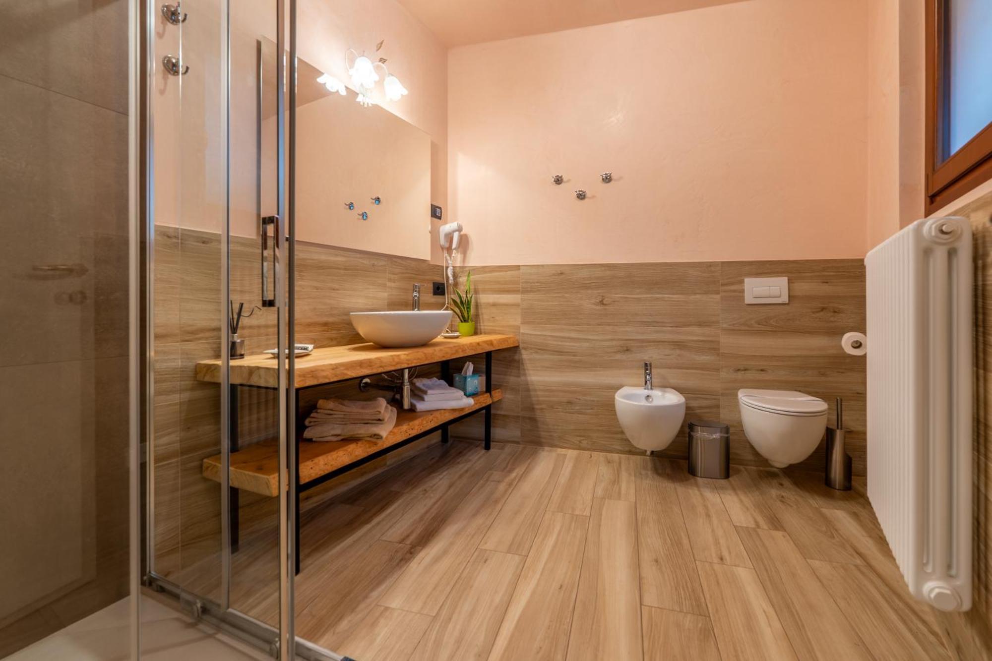 Camera Familiare con Bagno Privato