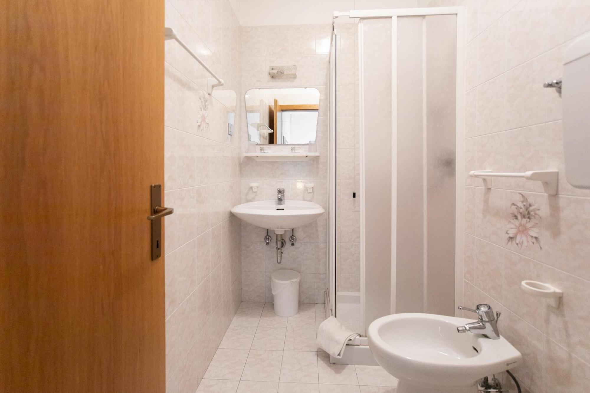 Double or Twin Room Private Bathroom