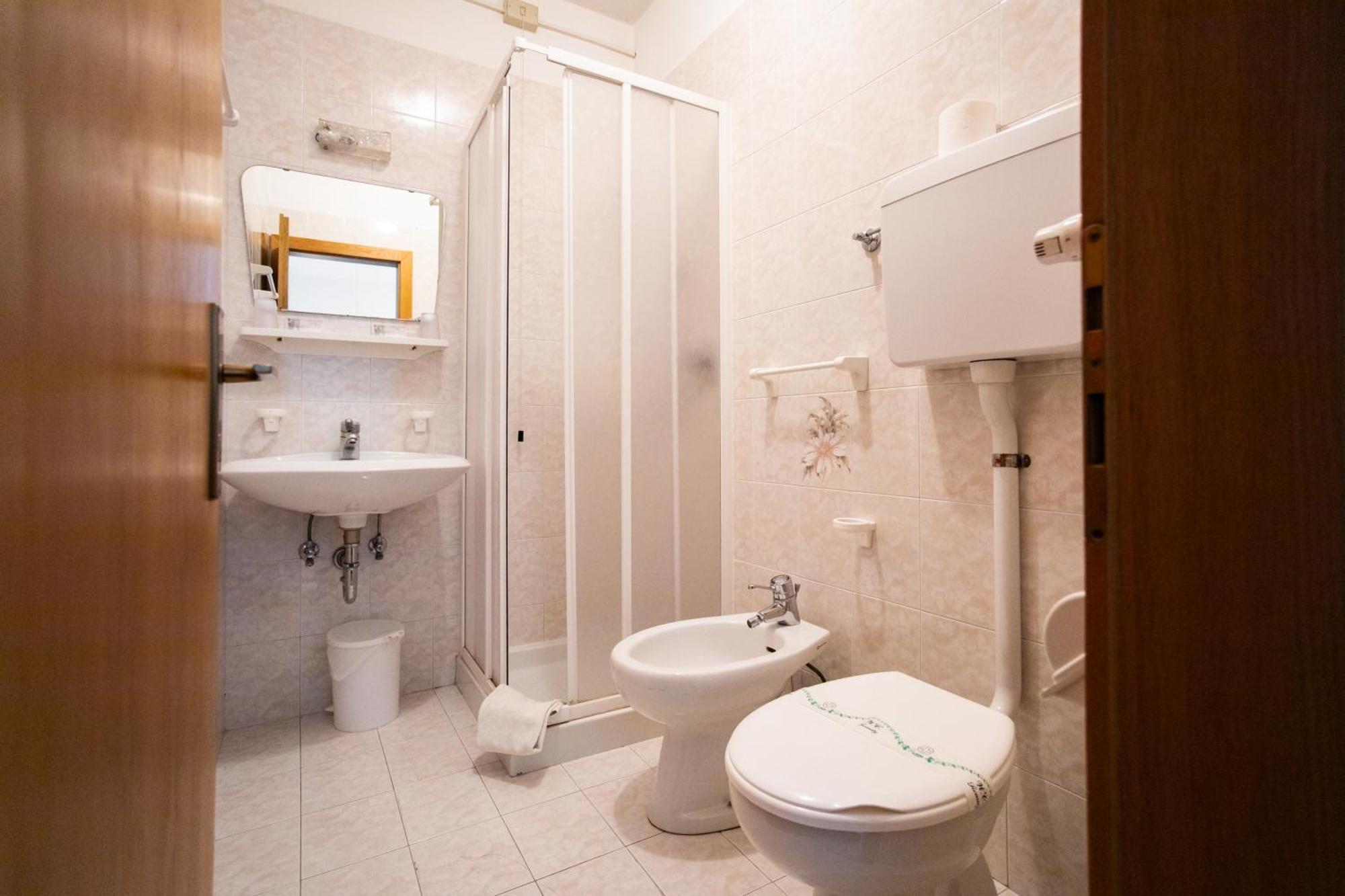 Double or Twin Room Private Bathroom