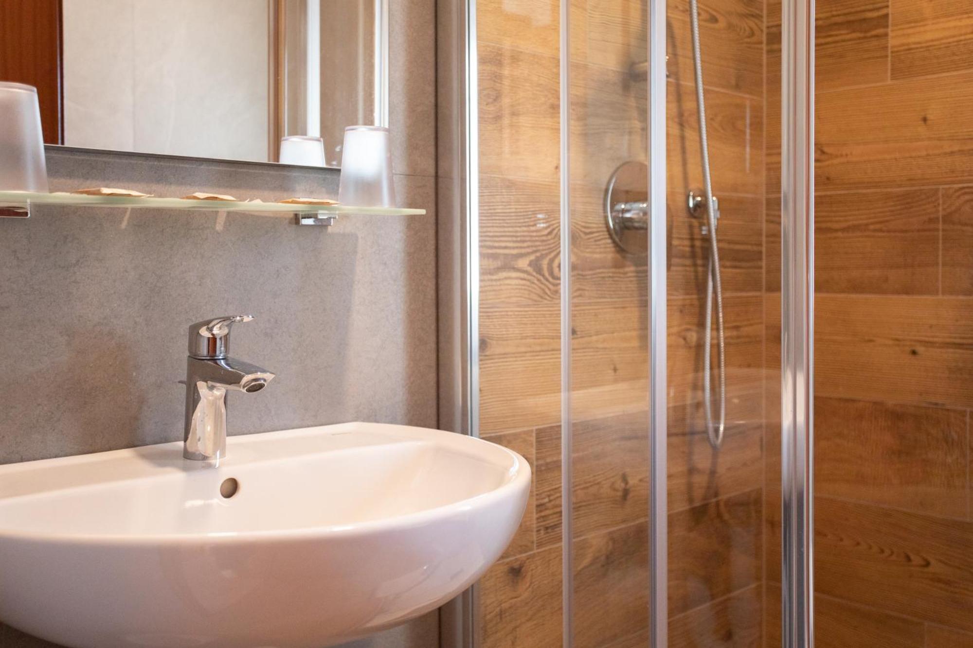 Double or Twin Room Private Bathroom