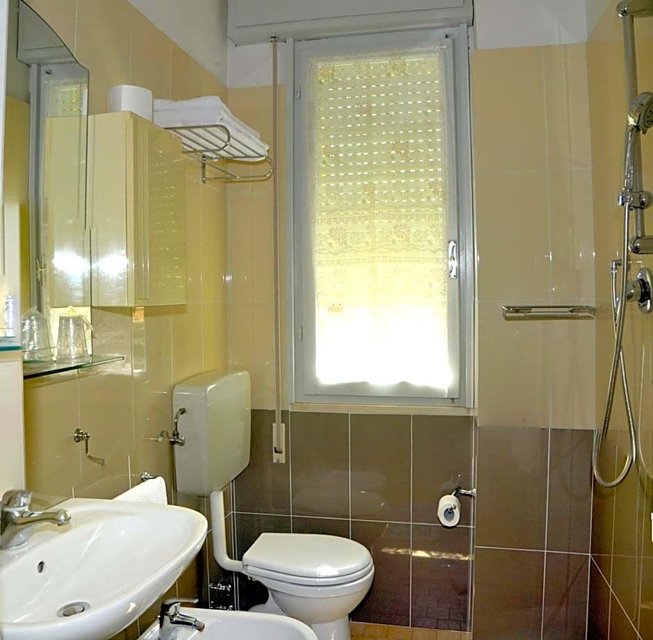 Economy Triple Room