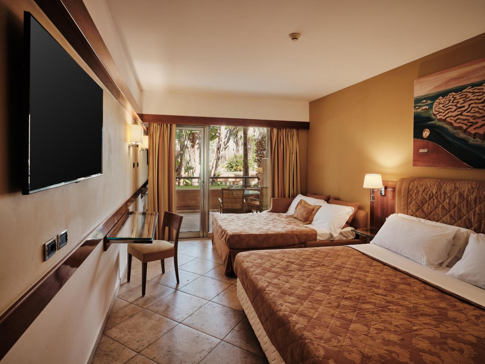 Deluxe Quadruple Room