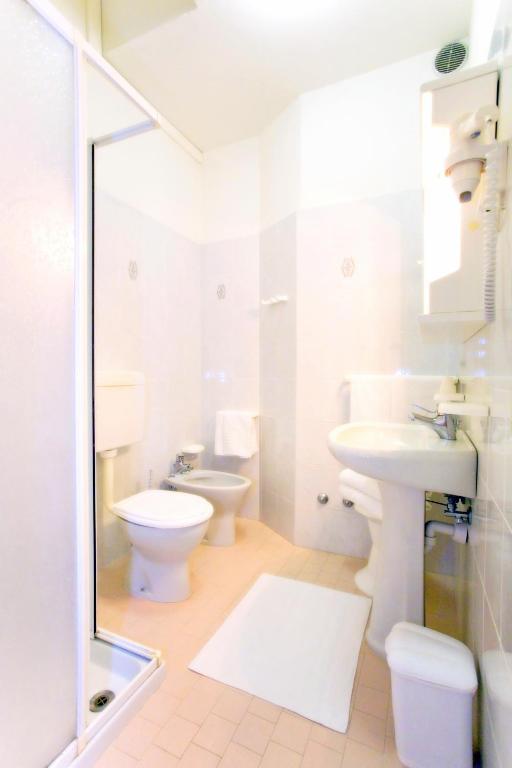 Standard Double Room,641379765:JPEG