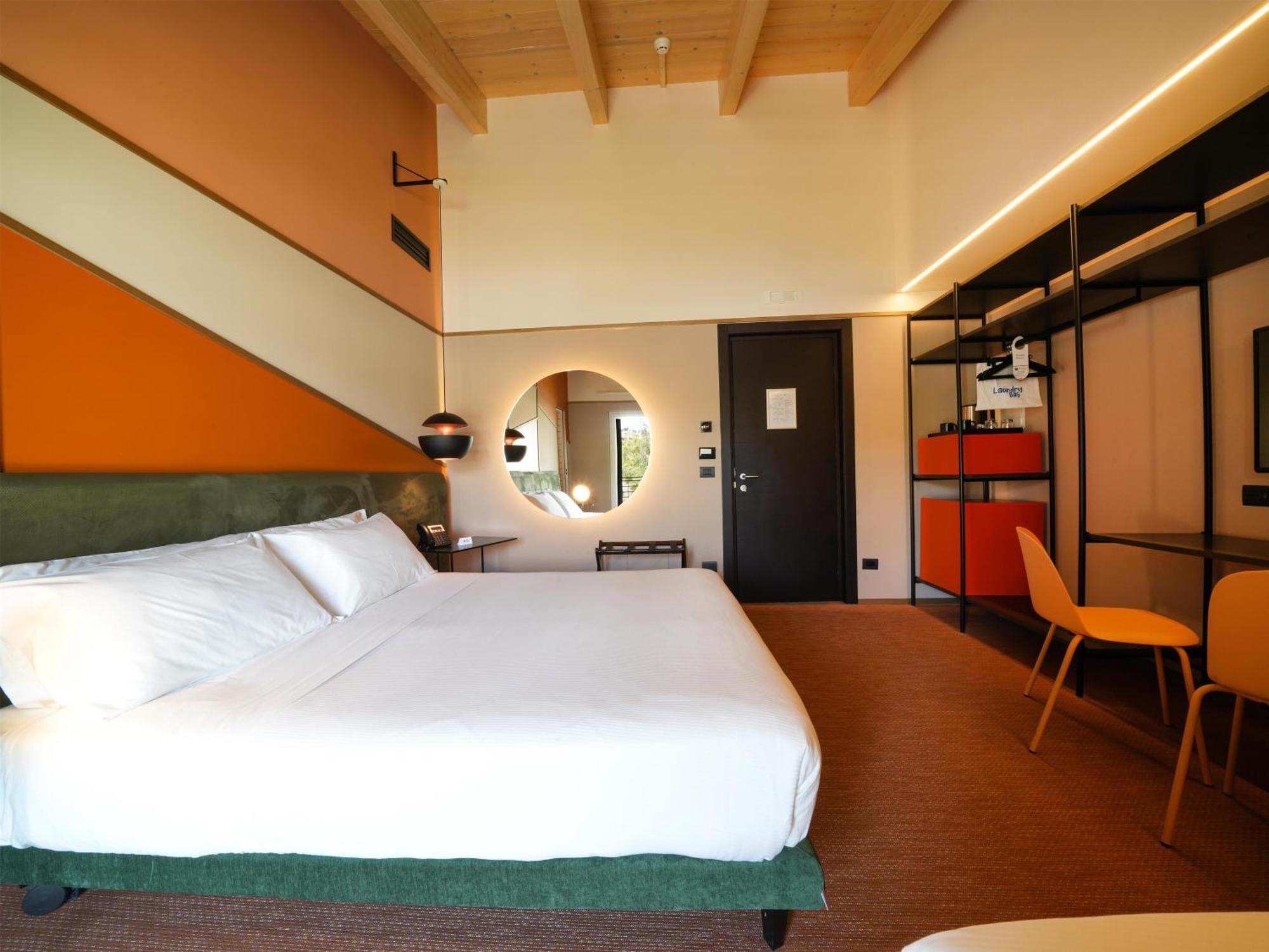Superior Room One Queen One Single Bed Balcony Non-Smoking