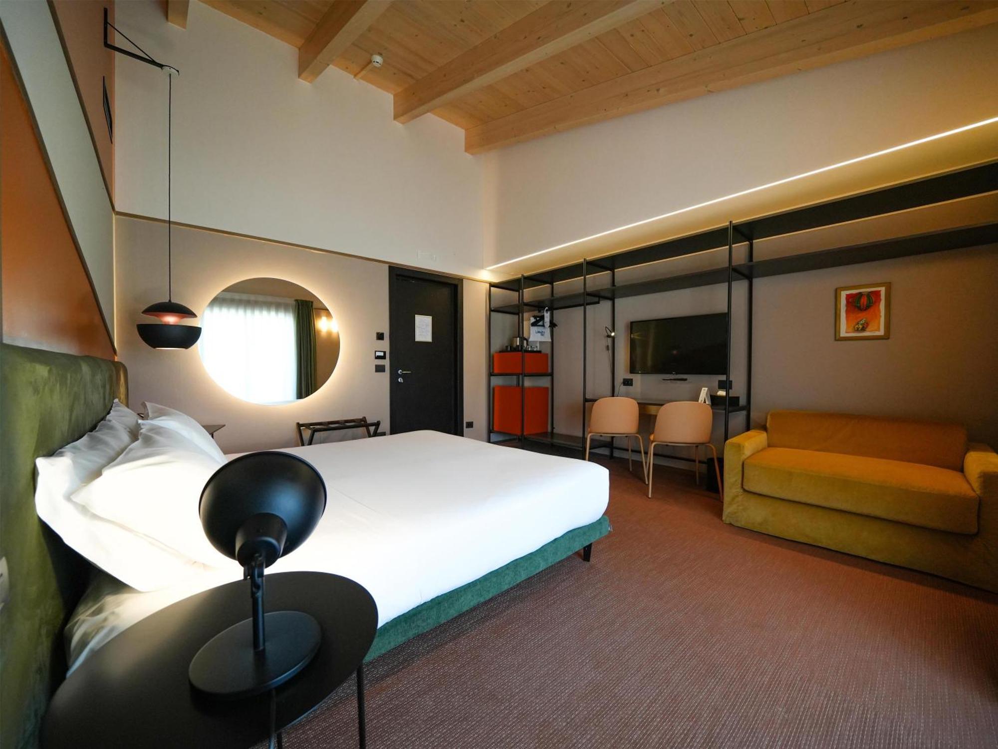 Superior Room One Queen One Single Bed Balcony Non-Smoking