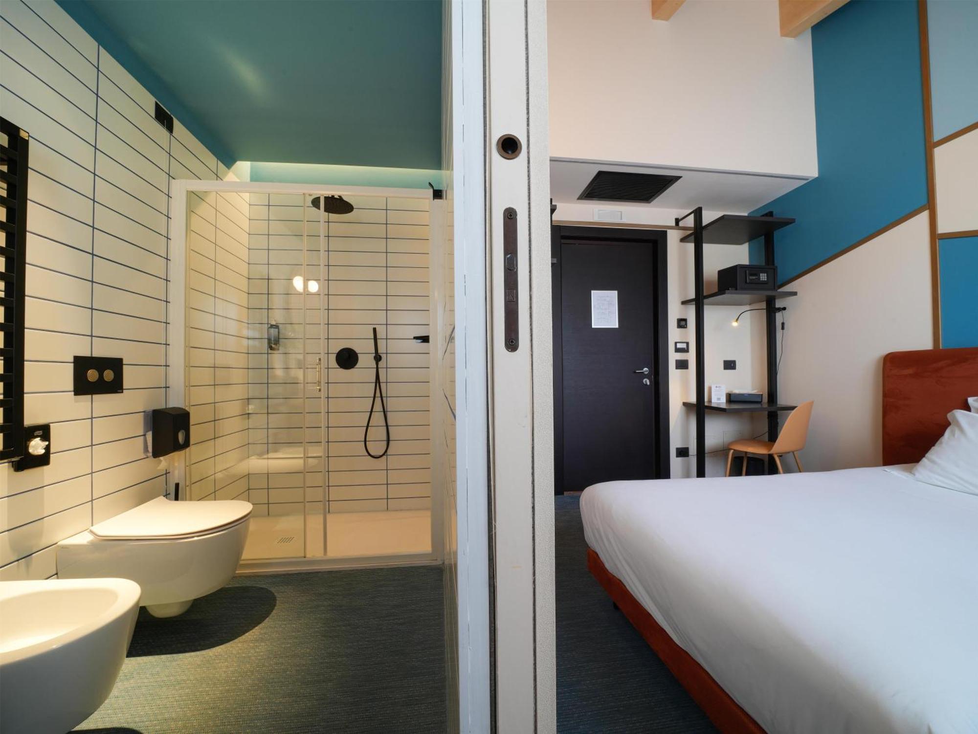 Single Room French Bed Non-Smoking