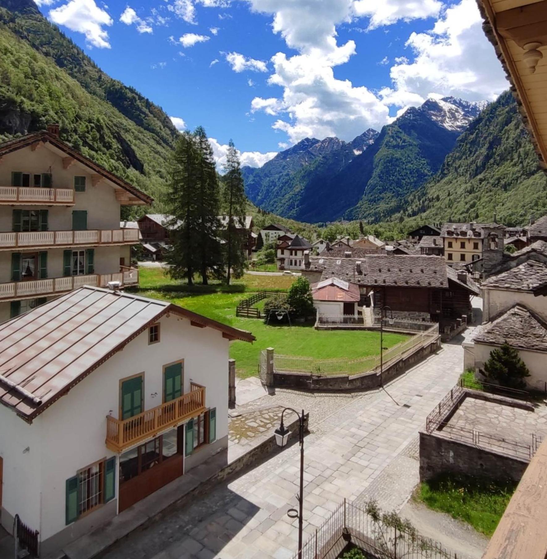 Three-Bedroom Apartment Mountain View