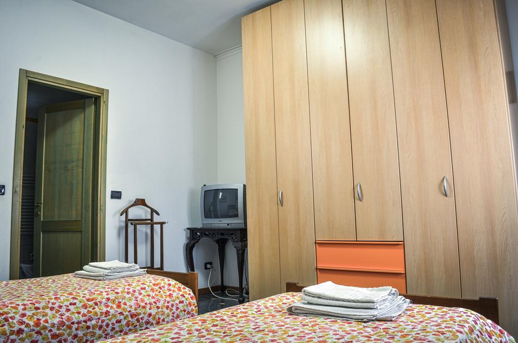 Double or Twin Room Private Bathroom