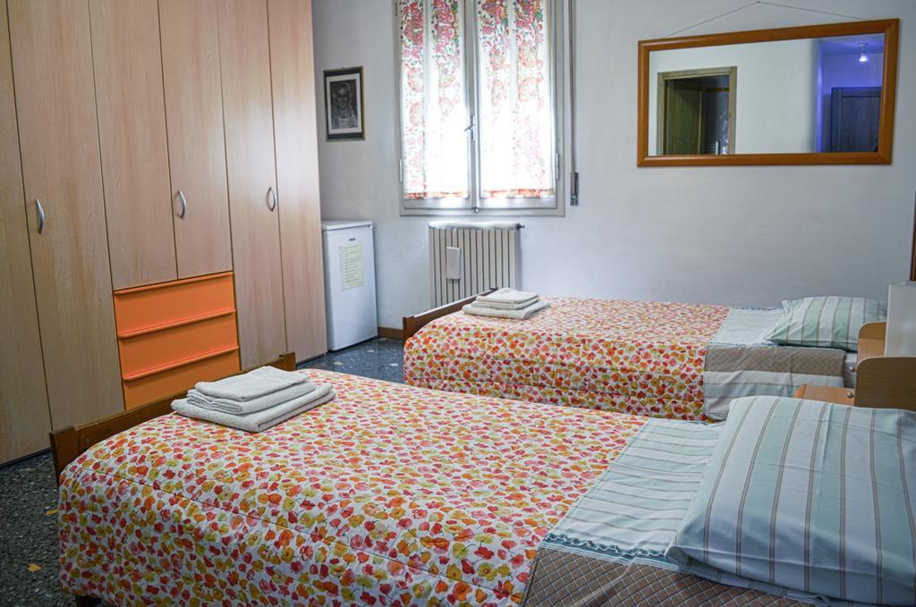 Double or Twin Room Private Bathroom