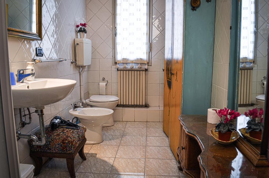 Double or Twin Room Private External Bathroom