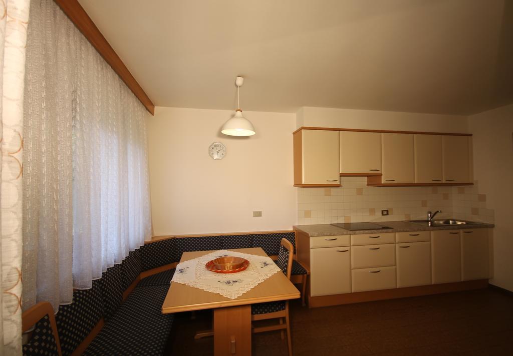 One-Bedroom Apartment Sofa Bed