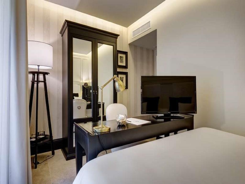 Single Room Balcony