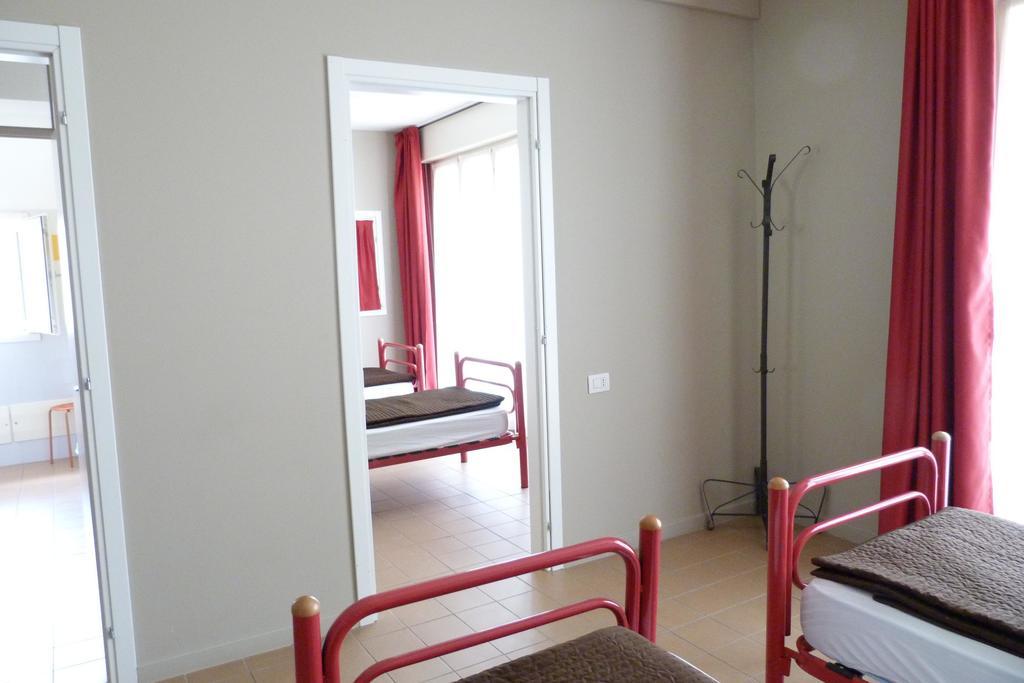 Bed 4-Bed Female Dormitory Room,1005330796:JPEG
