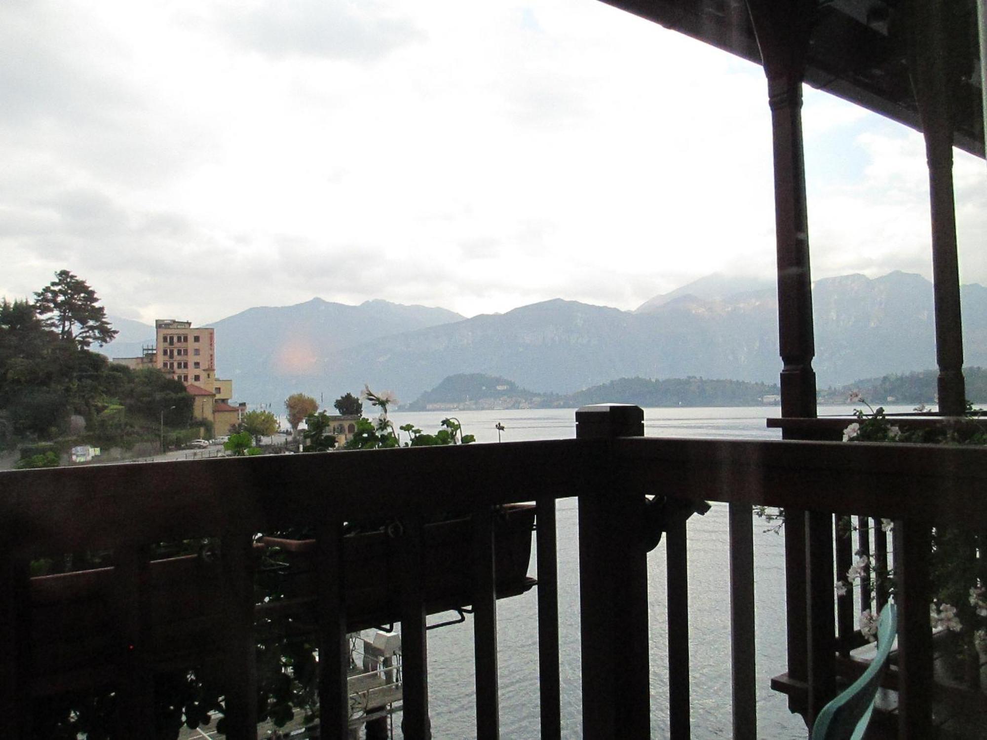 Camera Matrimoniale/Doppia con Letti Singoli con Vista Lago Parziale