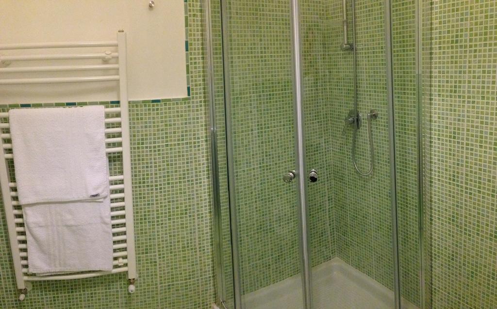 Double Room Private Bathroom,226878611:JPEG