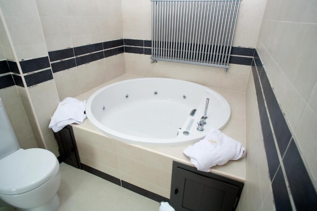 Deluxe Double Room,1382473109:JPEG