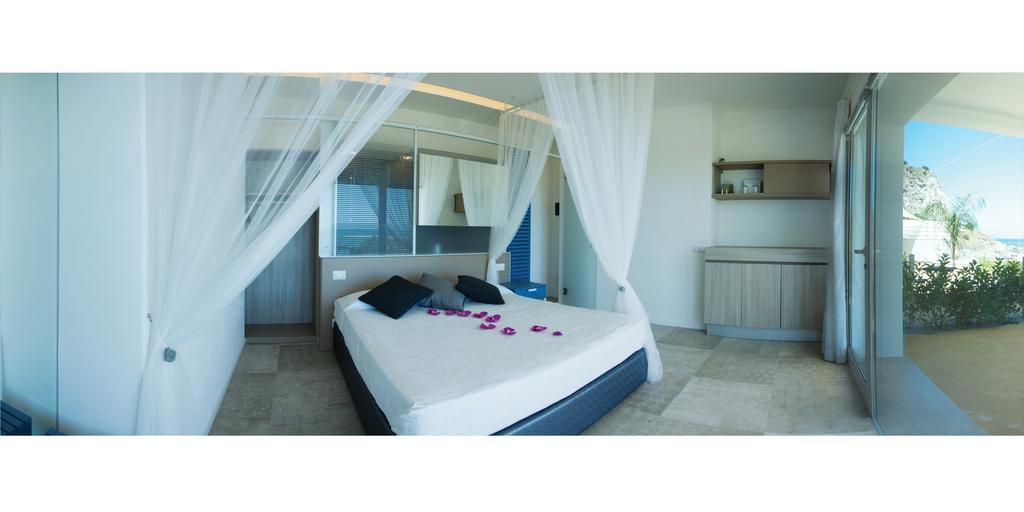 Deluxe Double Room with Terrace and Sea View