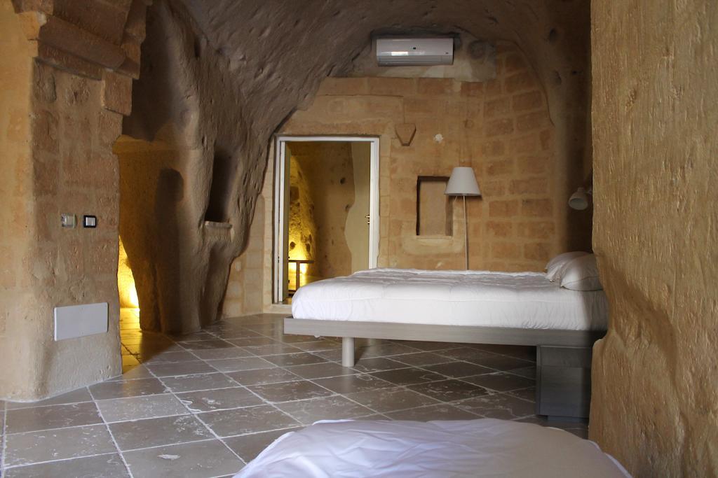 Suite Cave