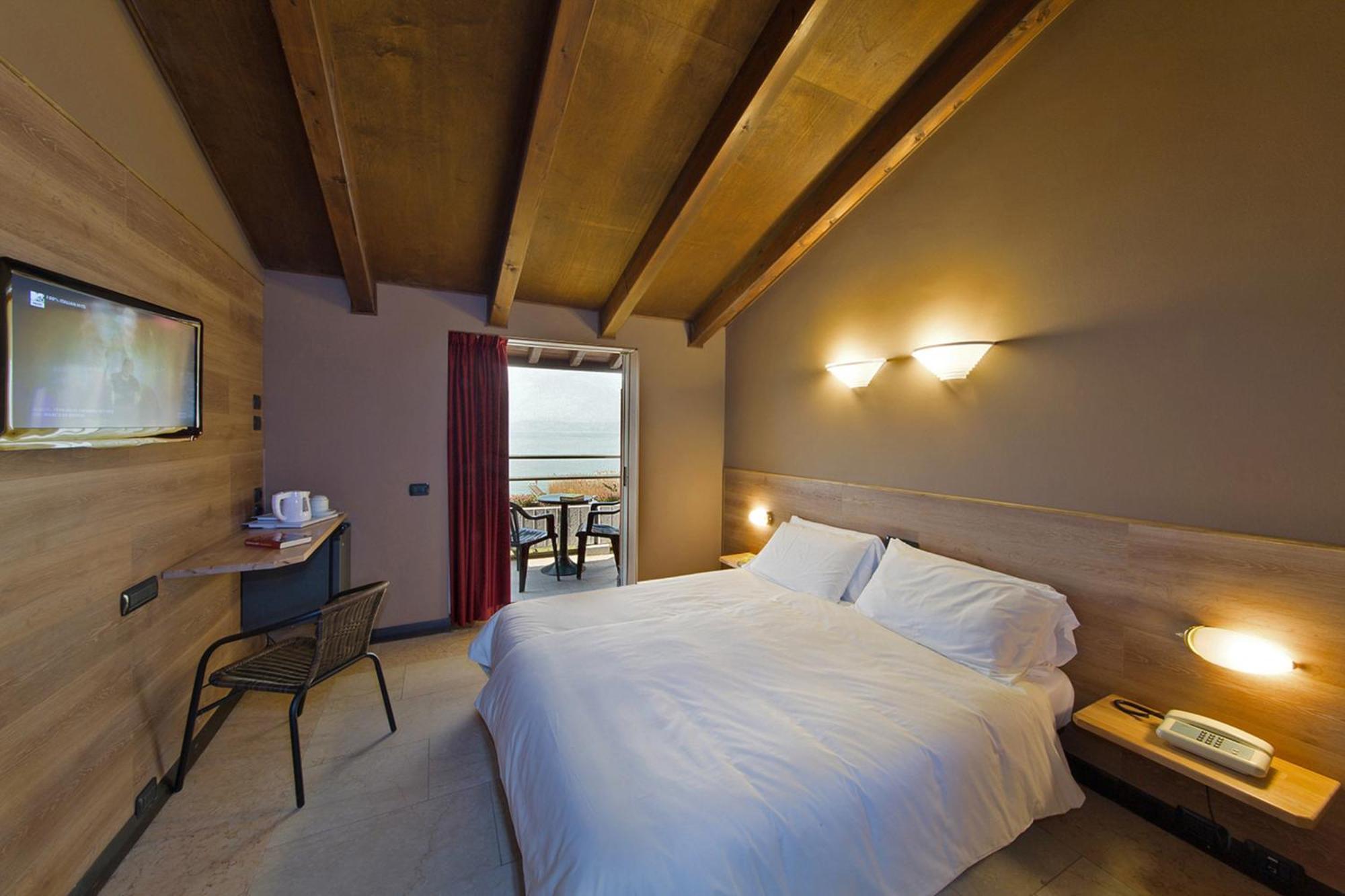 Doppel-/Zweibettzimmer mit Seeblick
