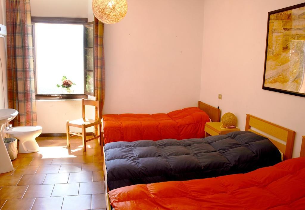 Camera Tripla con Bagno in Comune