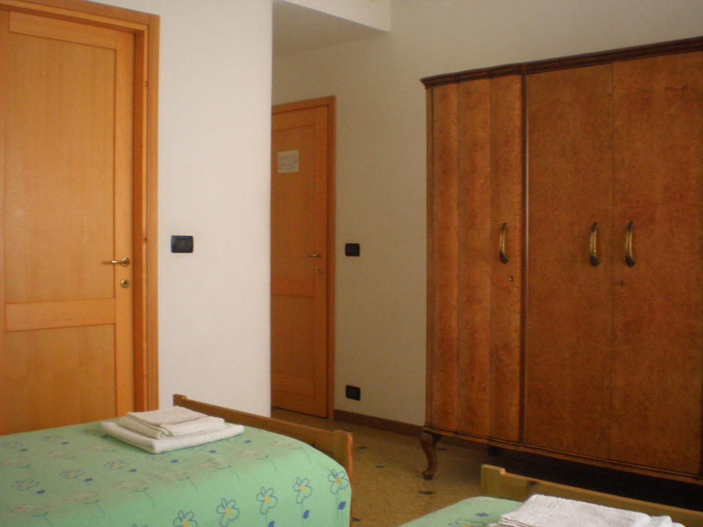 Double or Twin Room Private Bathroom