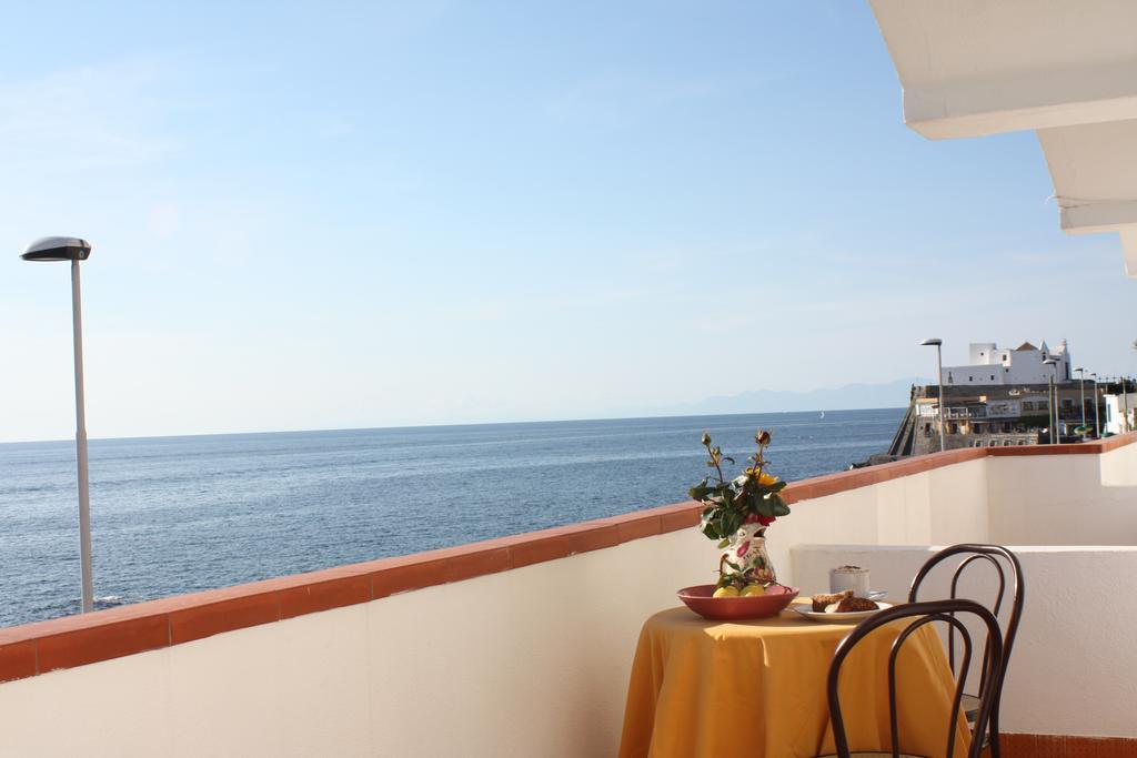 Camera Matrimoniale/Doppia con Letti Singoli con Vista Mare