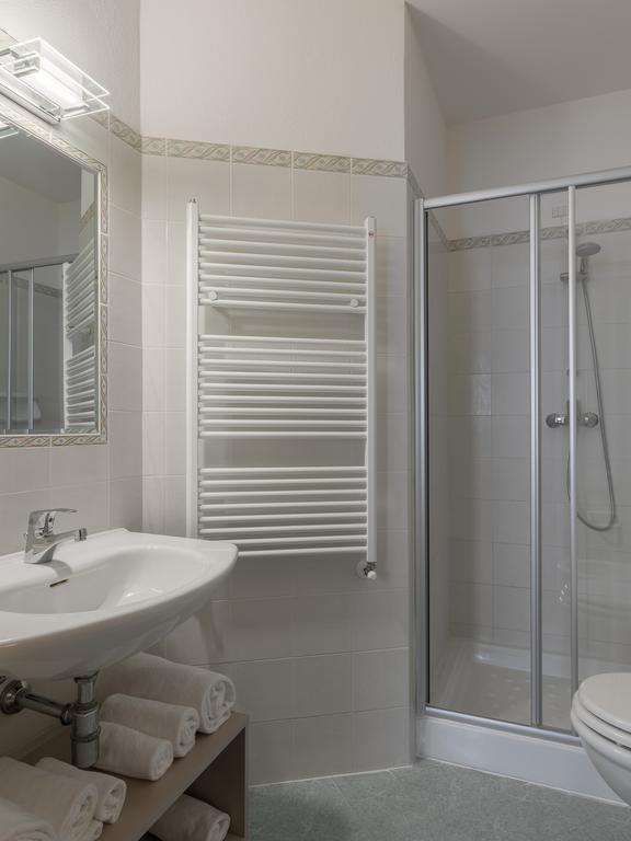 Camera Matrimoniale/Doppia con Letti Singoli con Bagno Privato