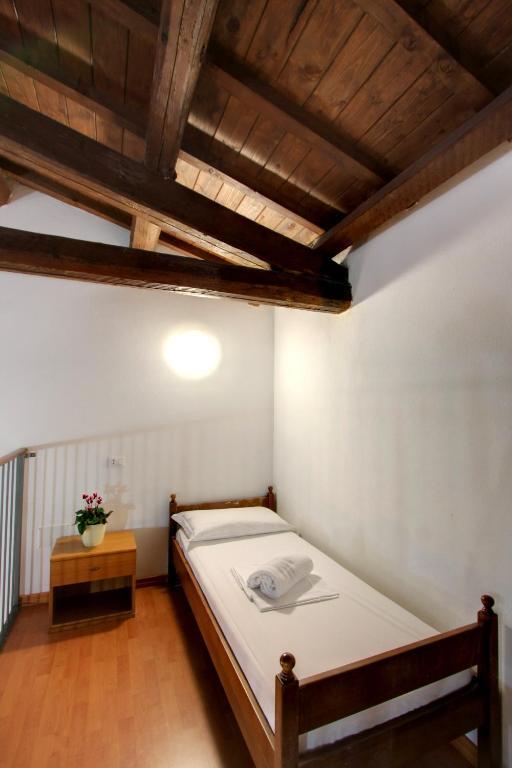 Bed 6-Bed Male Dormitory Room