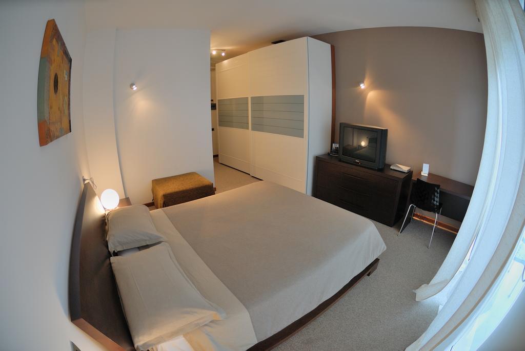 Double or Twin Room,693850068:JPEG
