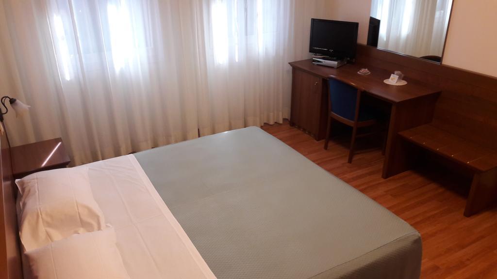 Camera Matrimoniale/Doppia con Letti Singoli con Bagno Privato