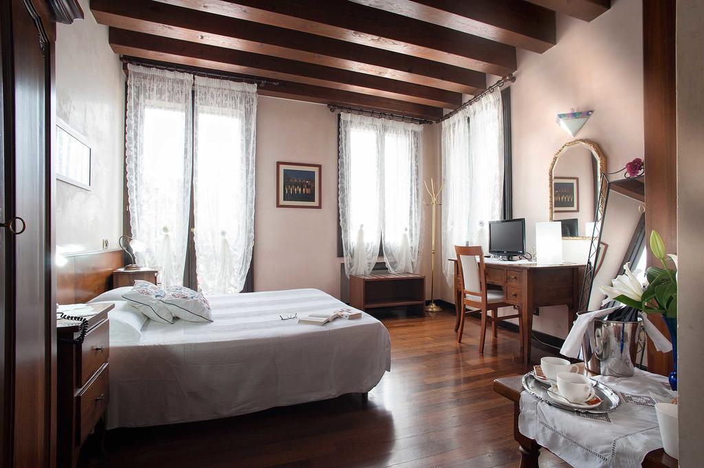 King Double Room Balcony,326663503:JPEG