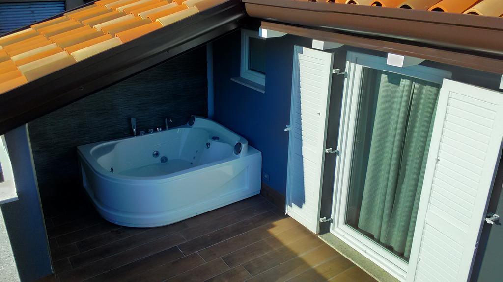 Deluxe Suite Spa Bath