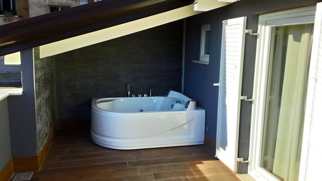 Deluxe Suite Spa Bath