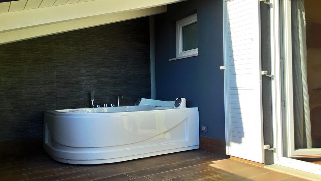 Deluxe Suite Spa Bath