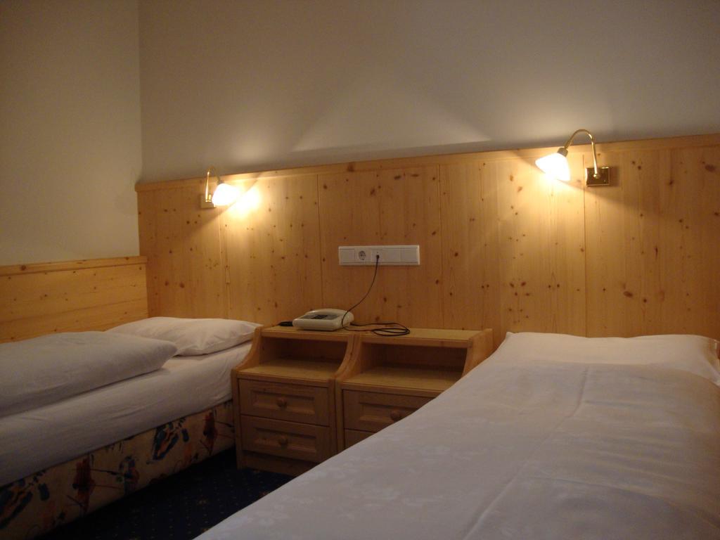 Economy Twin Room
