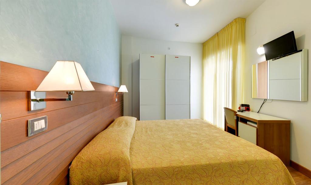 Double or Twin Room Partial Sea View