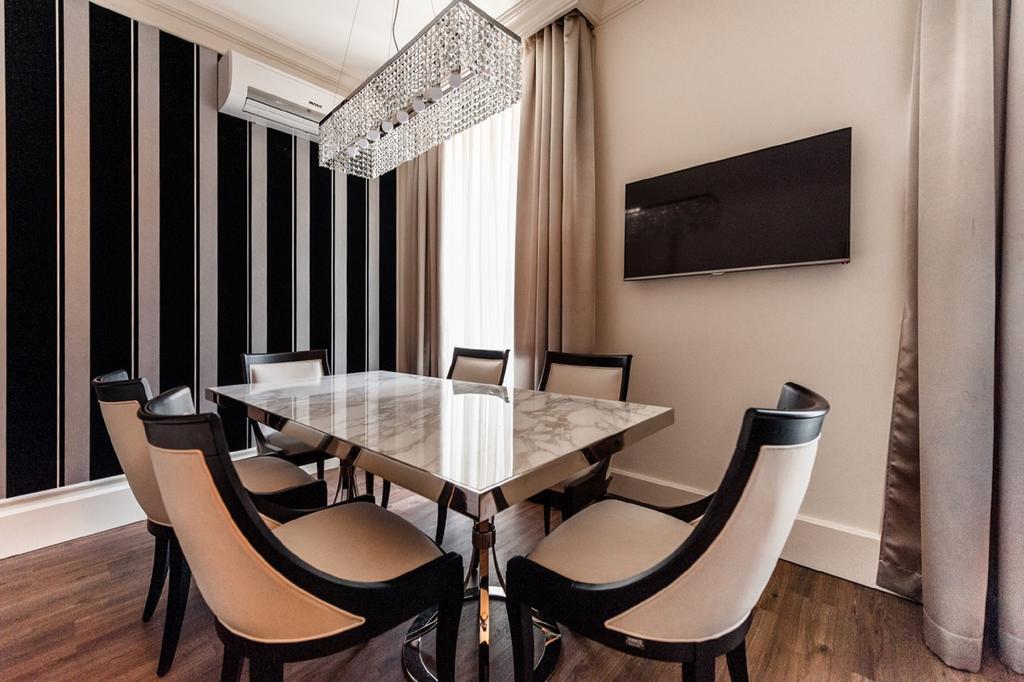 Deluxe Apartment Split Level